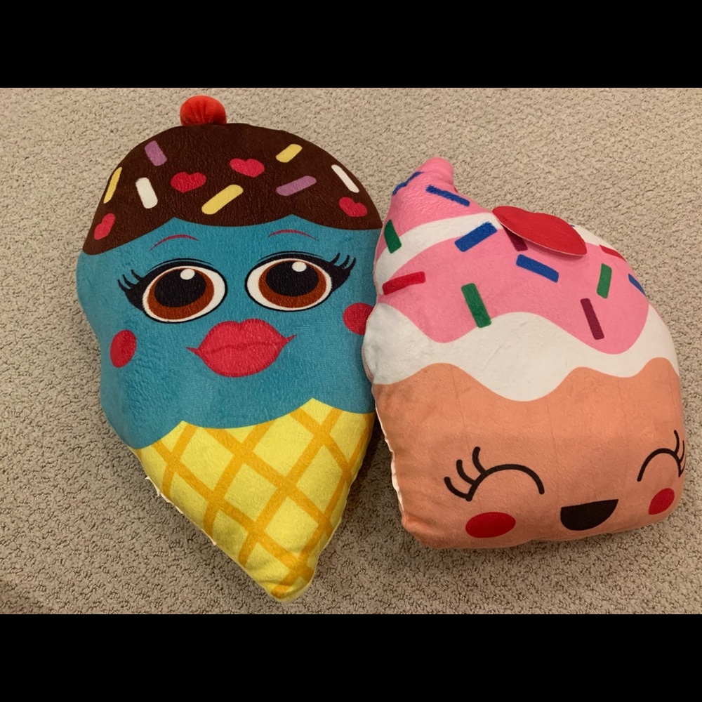 Foody pillows (expressions) cupcake and ice cream!